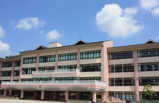 光が丘夏の雲小学校